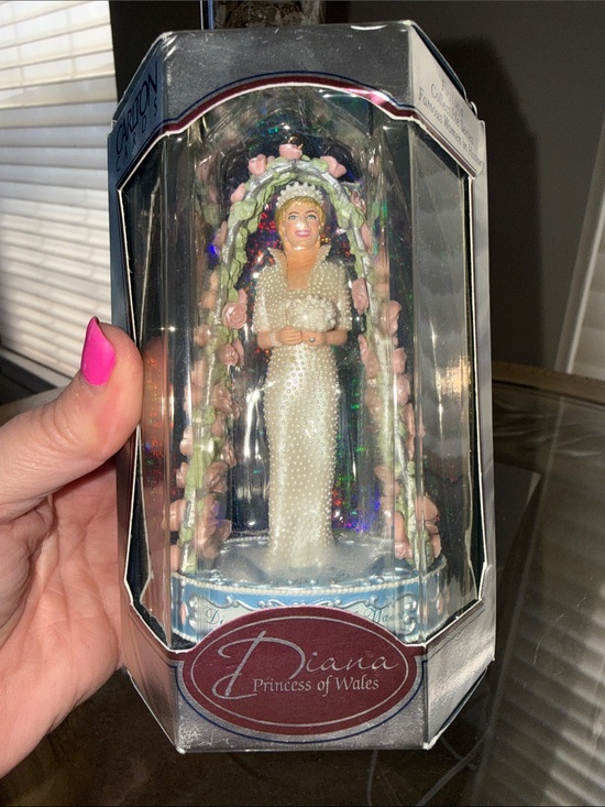 Carlton Cards Other - Carlton Cards Diana Princess of Wales  Ornament in Original Box Vintage 1998
